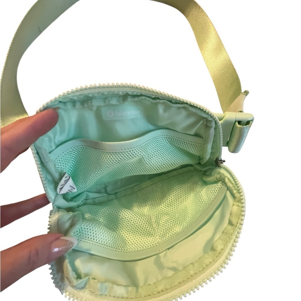 Lululemon Everywhere Belt Bag – Mint Green - Picture 3 of 8